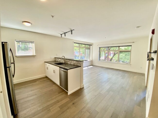Building Photo - 1bd/1ba Seattle Condo