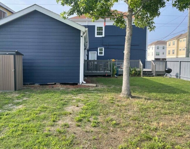 Building Photo - 2828 Church St