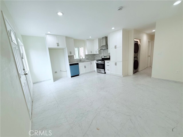 Building Photo - 17513 Glenburn Ave