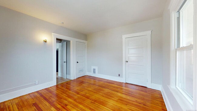 Building Photo - 909 New Britain Ave