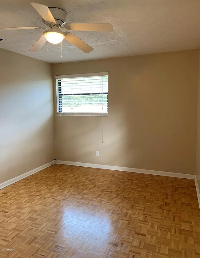 Building Photo - Spacious 4 Bed 2.5 Bath Home with 2-Car Garage & Fenced Yard in Jacksonville, FL