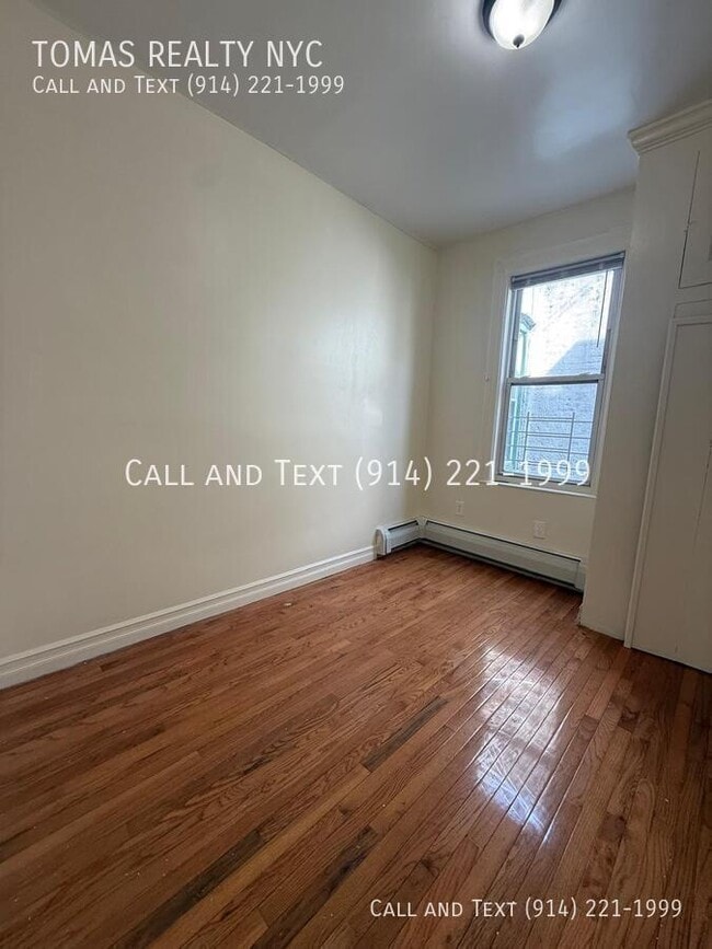 Building Photo - 776 E 233rd St