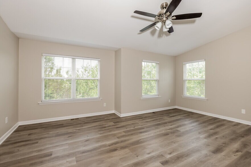 Building Photo - 11731 Mezzanine Dr