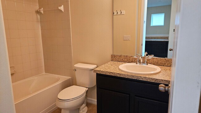 Building Photo - Spacious Randal Park Townhome