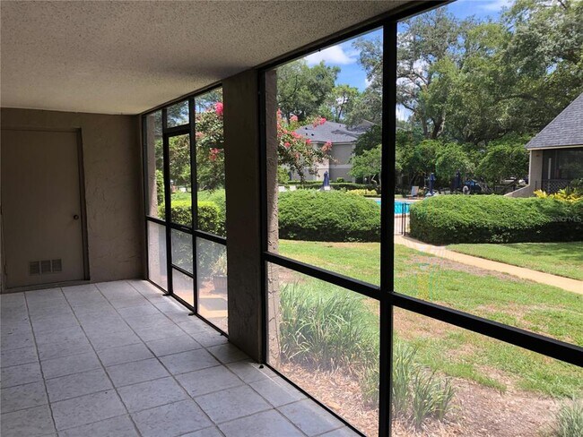 Building Photo - 1055 Kensington Park Dr