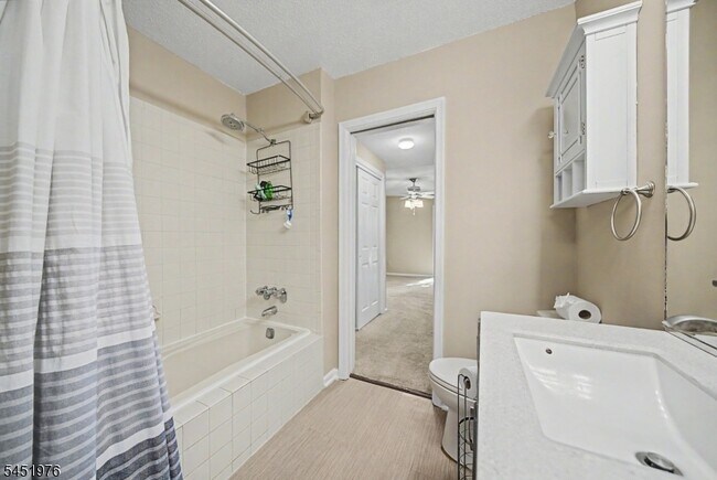 Building Photo - 24 Pine Hollow Ct