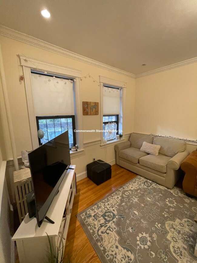 Building Photo - 27 Glenville Ave