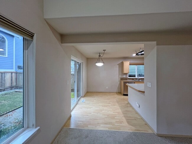 Building Photo - 3 Bedroom  2 Bath Home in Desirable Maple Valley