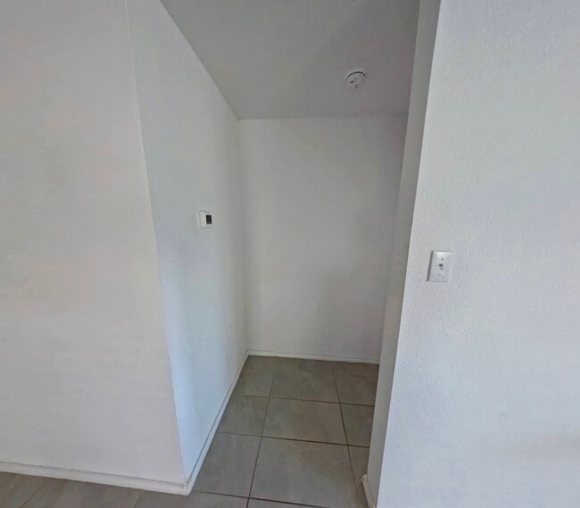 Building Photo - 2708 Starwater Dr