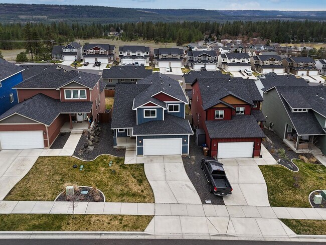 Building Photo - Charming North Spokane Home in a Quiet Neighborhood