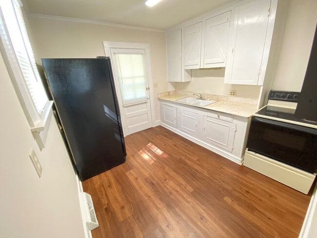 Building Photo - 2bd/1ba House w/ 2020 remodel in Kannapoli...
