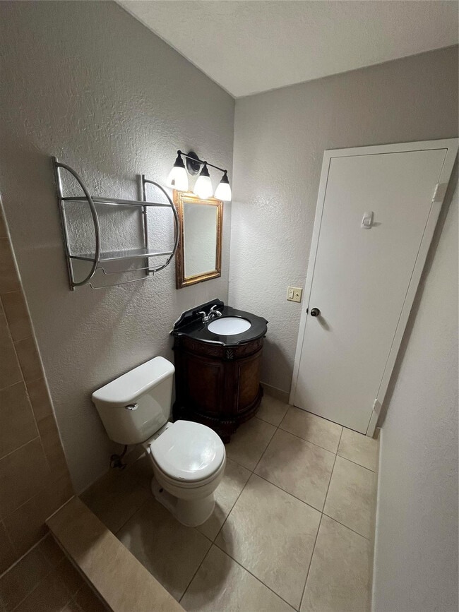 Building Photo - 2020 NE 56th St