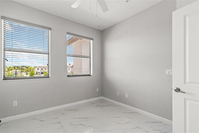 Building Photo - 221 SW 159th Way
