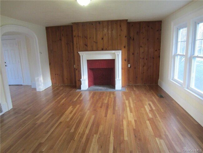Building Photo - 212 S Cherry St
