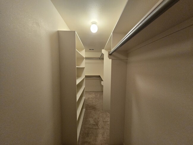 Building Photo - 15298 Wagon Wheel Cir