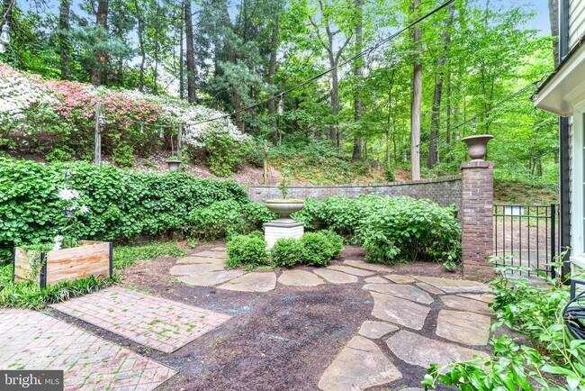 Building Photo - 7845 Old Dominion Dr
