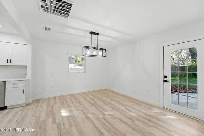 Building Photo - 2915 Holly Bay Rd