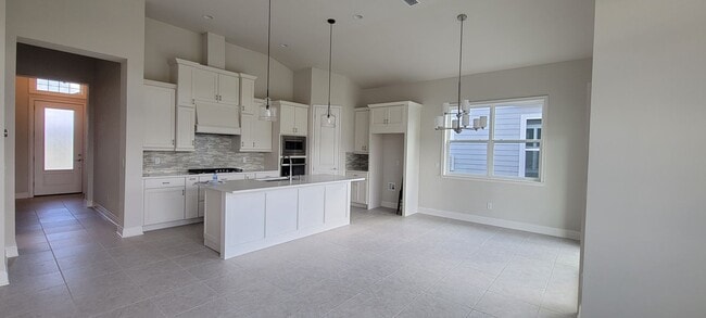 Building Photo - 3/2 with 2 car garage. Newer Construction home in Oakmont