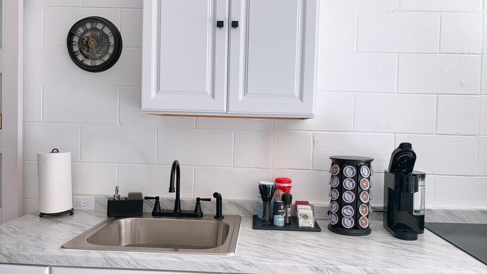 Building Photo - 3122 Eleuthera Ln