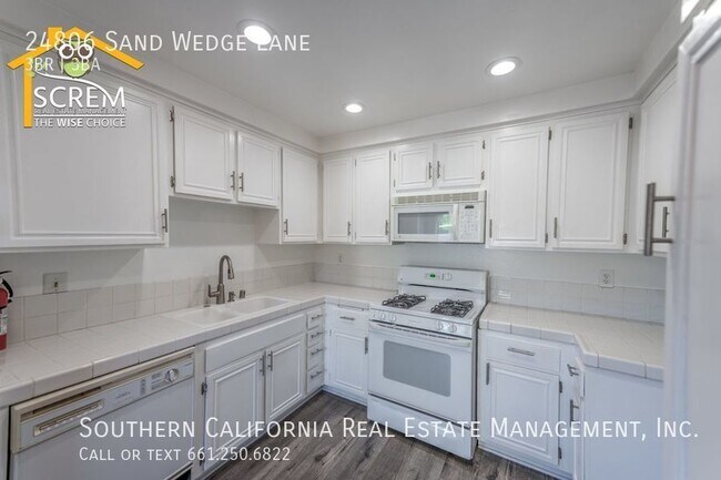Building Photo - Three bedroom Townhome at Valencia Fairways