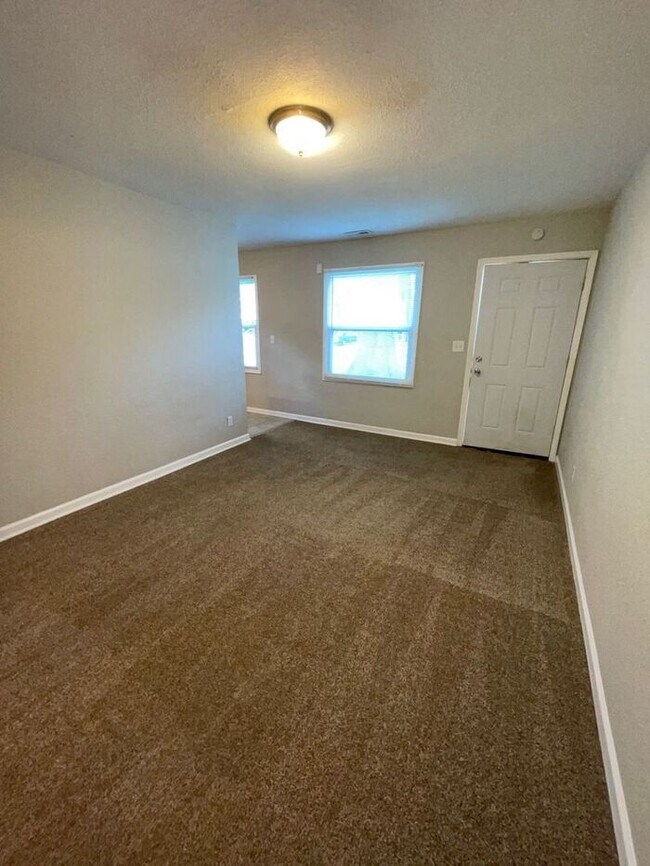 Building Photo - Adorable Updated 1 Bed with 1 Bathroom Rem...