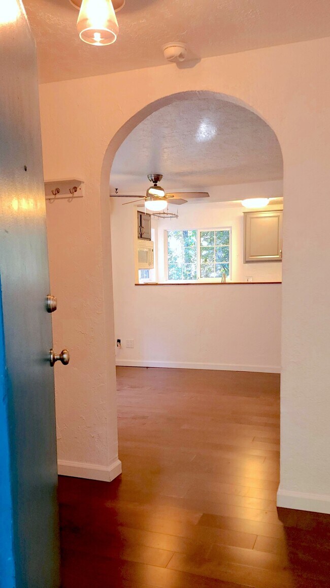 Building Photo - 42-KE642 N Bass Ct