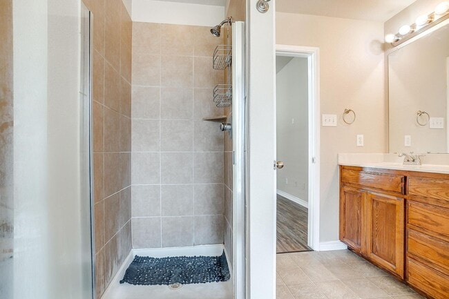 Building Photo - Perfectly located.  3 Bedroom, 2 Bath Home...