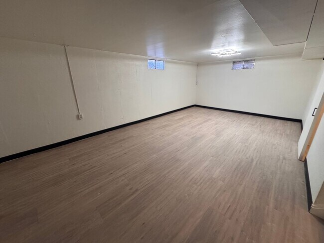 Building Photo - 417 S Owens St