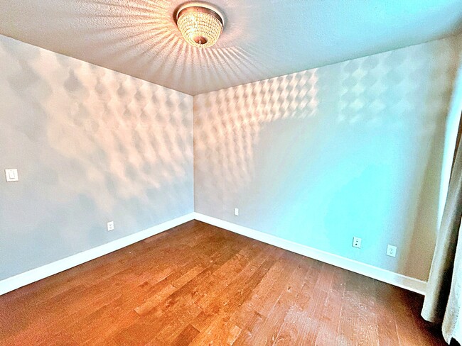 Building Photo - 1707 SW Moss St