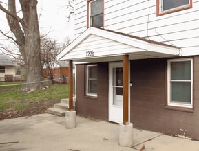 Building Photo - 722 1/2 13th Ave-