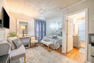 Building Photo - 714 E Jefferson St