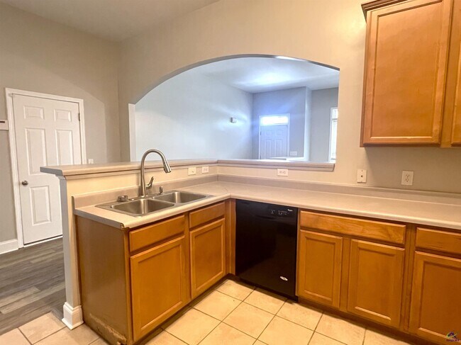 Building Photo - 760 Ivy Brook Way