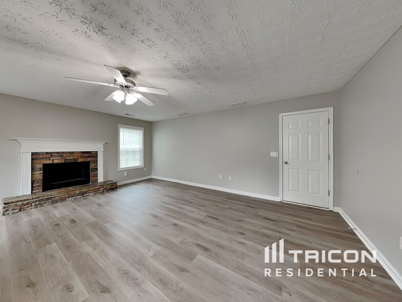 Building Photo - 714 Thompson Ridge Dr