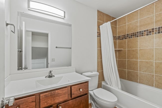 Building Photo - 1302 N Gammon Rd