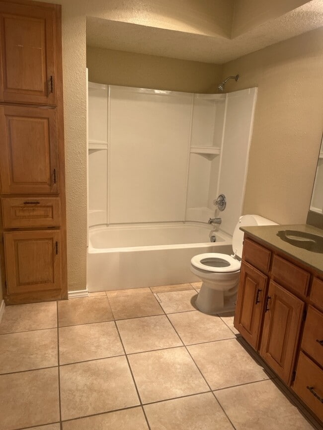 Building Photo - Beautiful 3 bedroom townhome! Master downstairs Large living room, wet bar, Garage! Coming soon i...