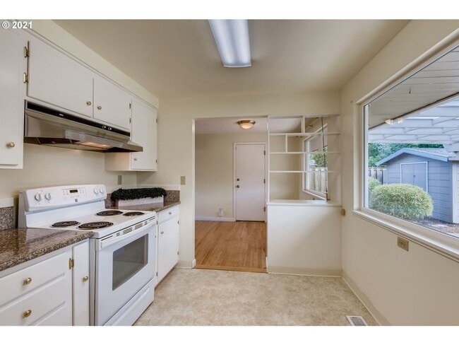 Building Photo - SE 3 Bed | 1 Bath | Expansive Backyard | P...