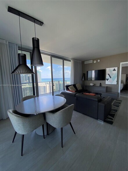 Building Photo - 4010 S Ocean Dr