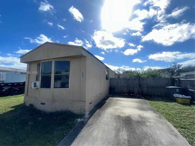 Building Photo - 11886 Watergate Cir