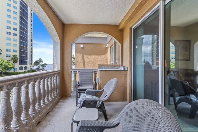 Building Photo - 2825 Palm Beach Blvd