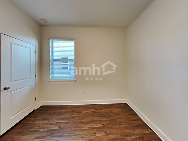Building Photo - 1010 Walden Woods Dr