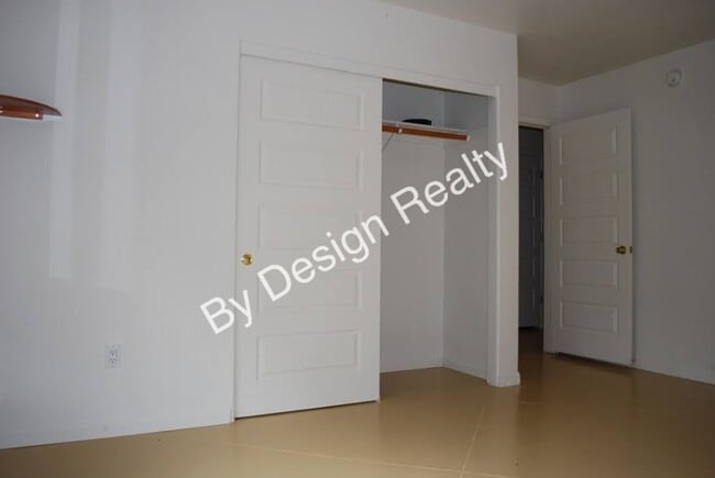 Building Photo - Modern 4 Bed 5 Bath Near UofA – Private Baths & Off-Street Parking
