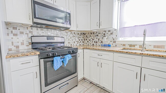 Building Photo - 243 Sunshine Cir