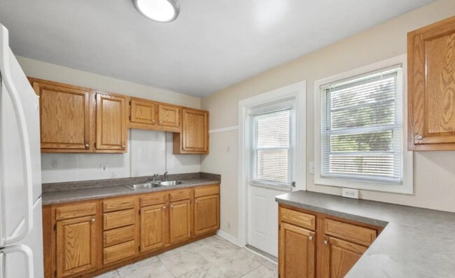 Building Photo - 1791 Sylvan Dr