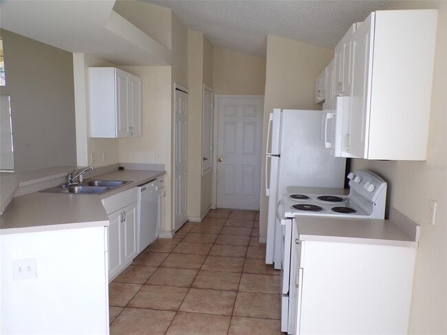 Building Photo - 2563 Davenport Cir