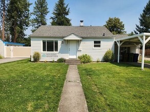 Building Photo - Come see if this is your next home! 2 bed, 1 bath, single-family home in Northwest Spokane!