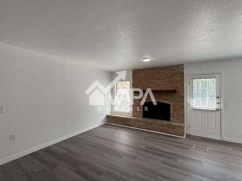 Building Photo - 10310 Little Sugar Creek