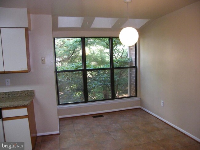 Building Photo - 5309 King Charles Way