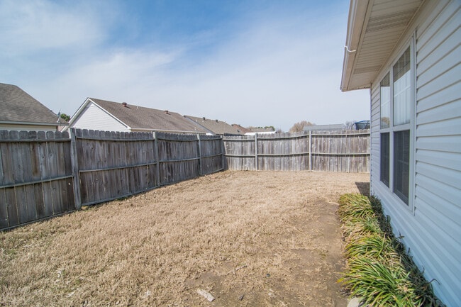 Building Photo - 3 Bedroom/ 2Bath located in Nettleton School District