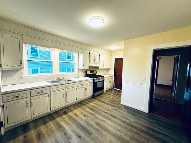 Building Photo - 41-43 Boylston St