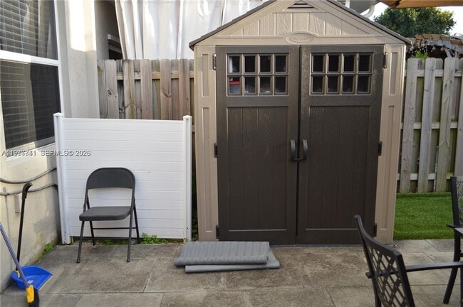 Building Photo - 1522 SE 26th Ter